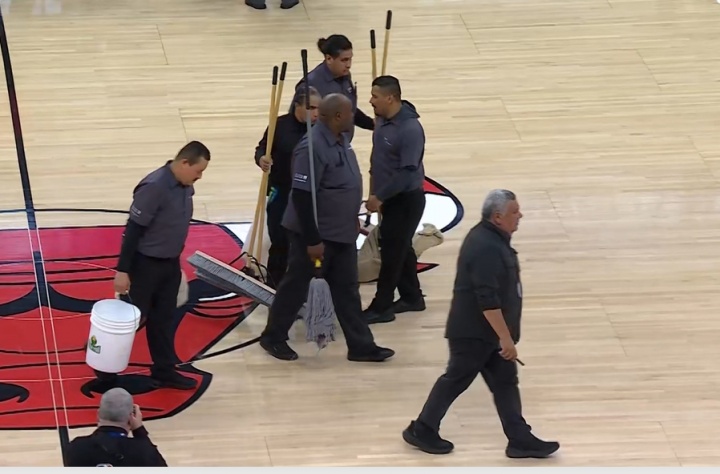 开云-冷凝水导致比赛延期！斯波：热火训练馆也出现过但15分钟就修复了