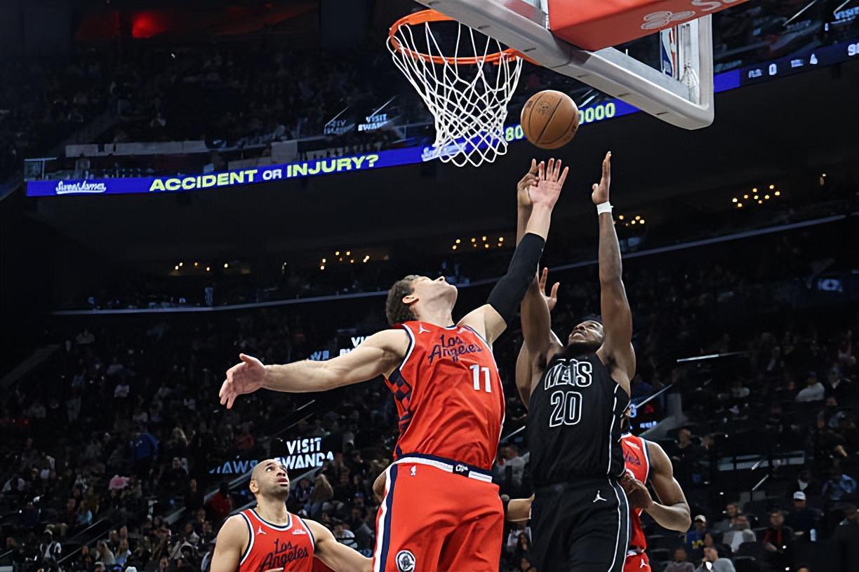 开云app-惨败快船比赛中为数不多的亮点，内线新星在篮网真是被埋没了？